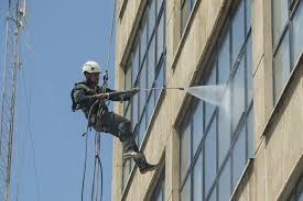 شستشوی نما با طناب